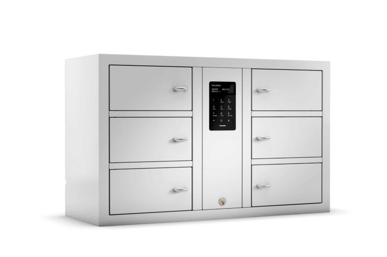 Weißer Wertfachschrank mit sechs Fächern und einem zentralen Bedienfeld.
